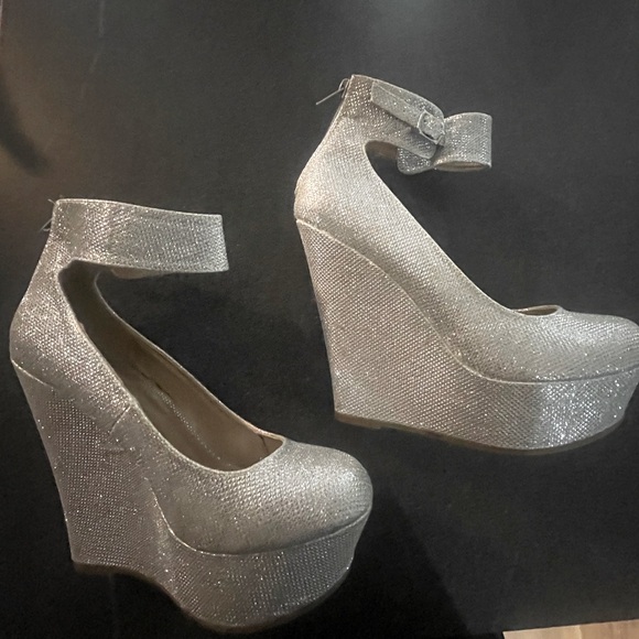 Dream Pairs Shoes - Dream pairs women’s sparkling silver platforms